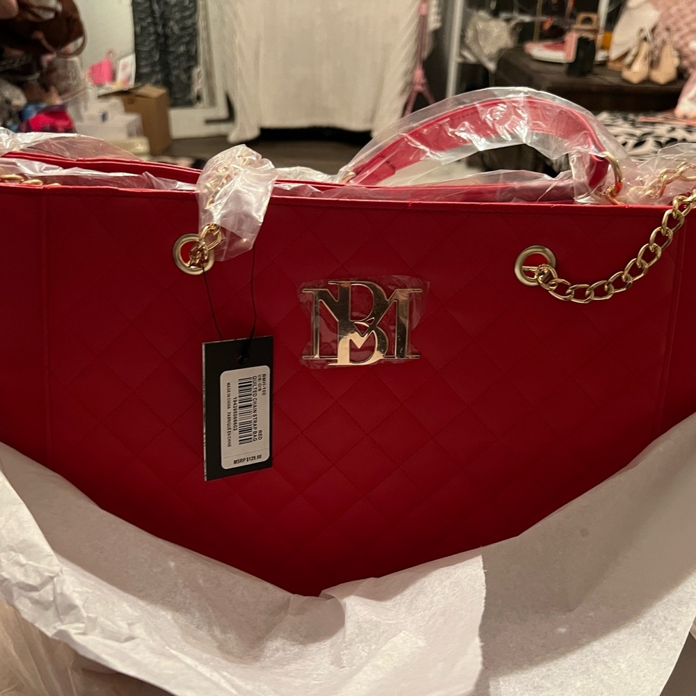 Badgley Mischka Large Red Quilted Shoulder Bag with Gold Chain ❤️ - Picture 14 of 16